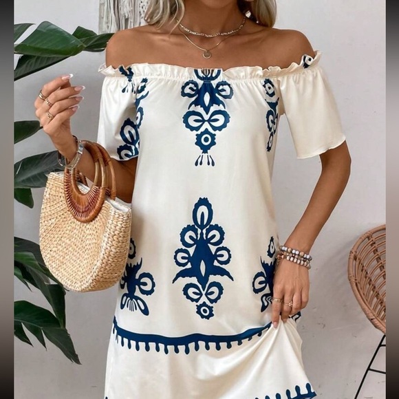 Dresses & Skirts - NEW! Women’s Vintage Style Printed Off-Shoulder Dress - NWOT
